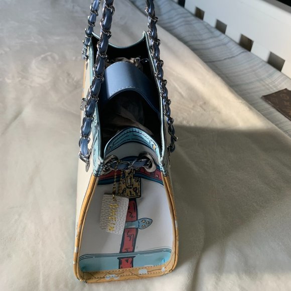 Prada like handbag - Picture 3 of 3